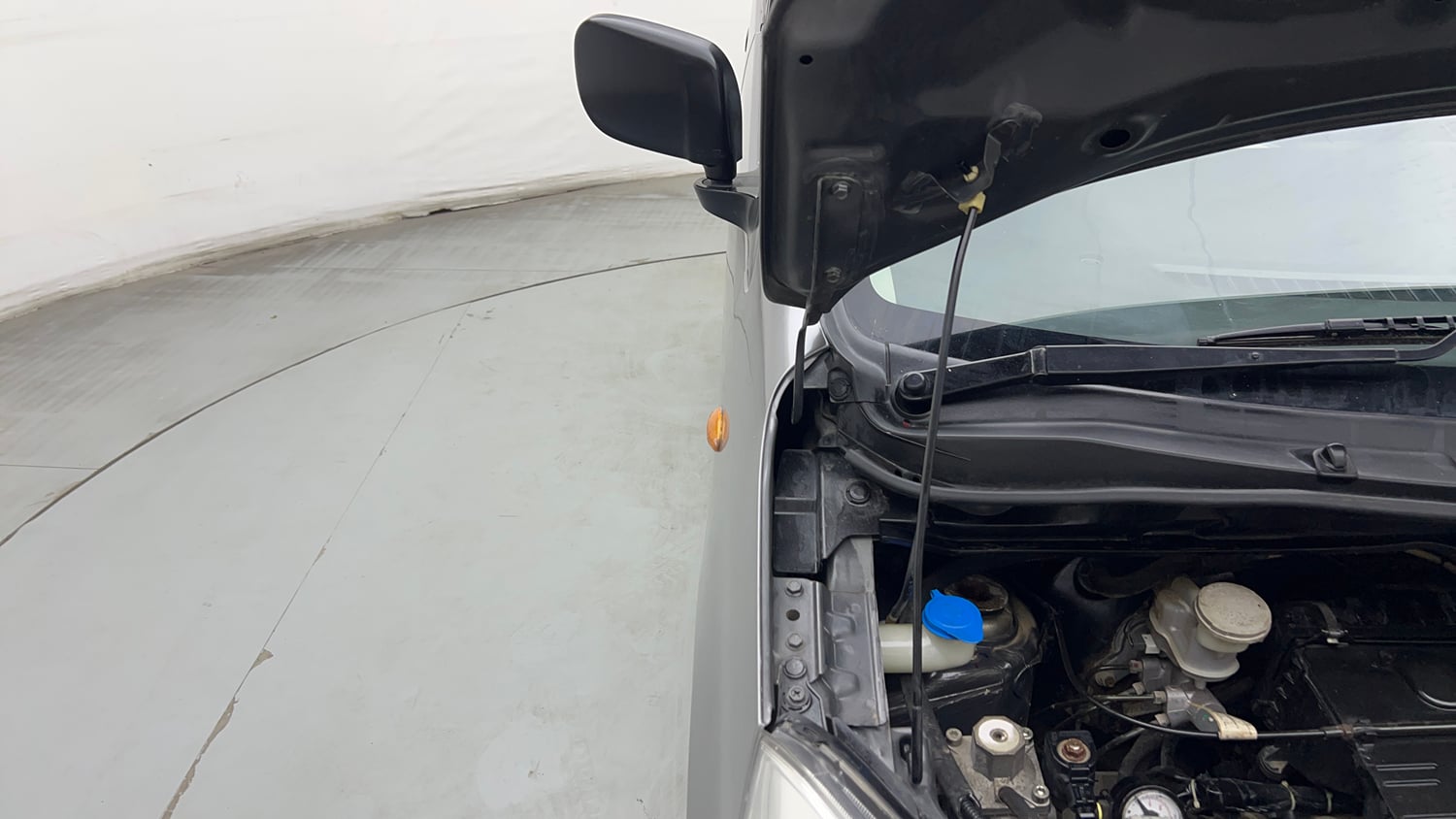 Used 2017 Maruti Suzuki Wagon R 1.0 LXI CNG (outside fitted) Cng Manual engine ENGINE RIGHT SIDE HINGE & APRON VIEW