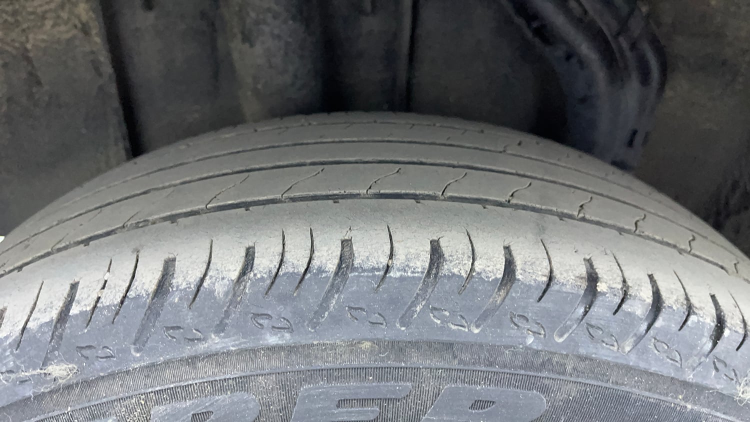 Used 2021 Nissan Magnite XV Turbo CVT Petrol Automatic tyres RIGHT REAR TYRE TREAD VIEW