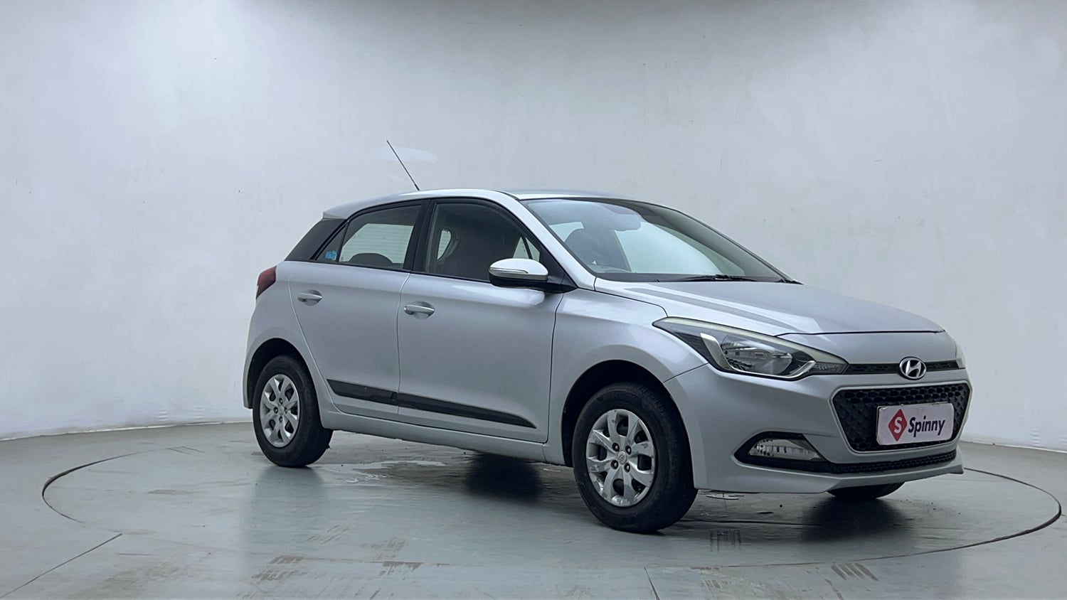 Used 2015 Hyundai Elite i20 Sportz 1.2 Petrol Manual exterior RIGHT FRONT CORNER VIEW