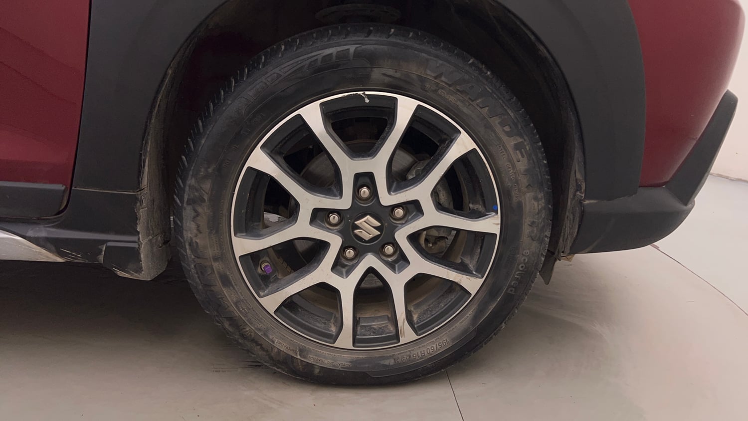 Used 2023 Maruti Suzuki XL6 Alpha Plus AT Petrol Dual Tone Petrol Automatic tyres RIGHT FRONT TYRE RIM VIEW