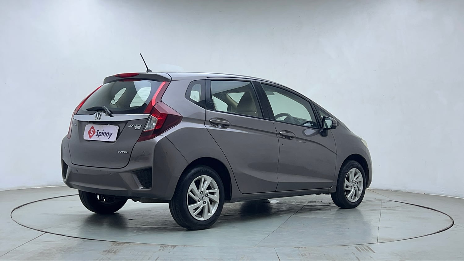 Used 2016 Honda Jazz V AT Petrol Petrol Automatic exterior RIGHT REAR CORNER VIEW