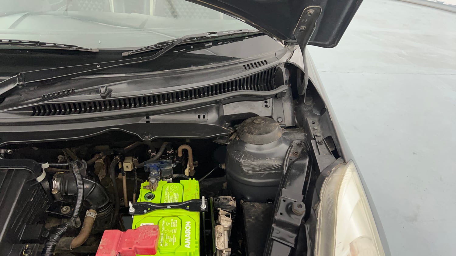 Used 2017 Maruti Suzuki Swift VXi Petrol Manual engine ENGINE LEFT SIDE HINGE & APRON VIEW