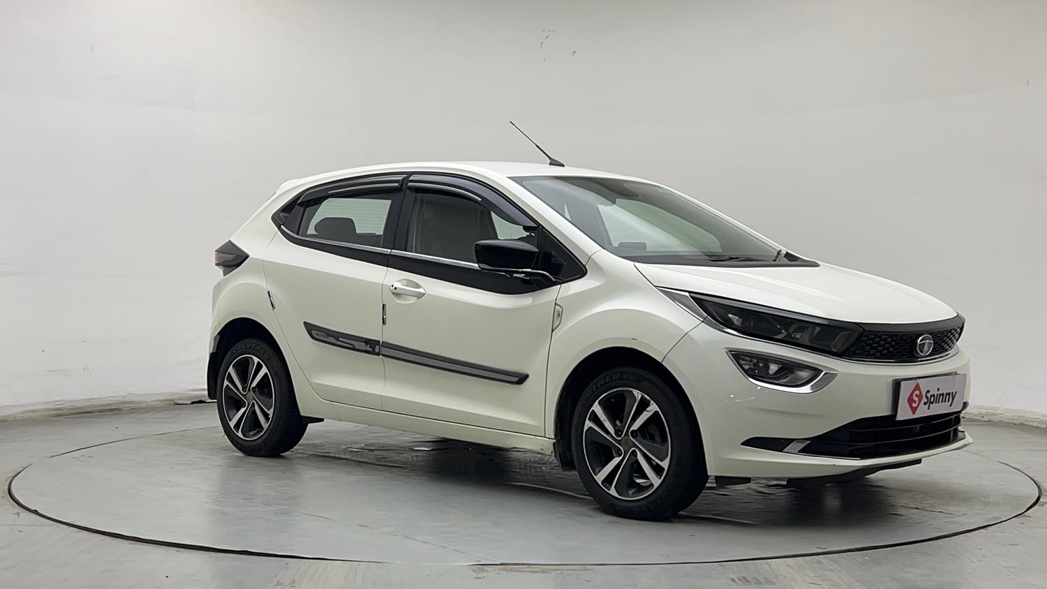 Used 2023 Tata Altroz XZA Petrol Petrol Automatic exterior RIGHT FRONT CORNER VIEW