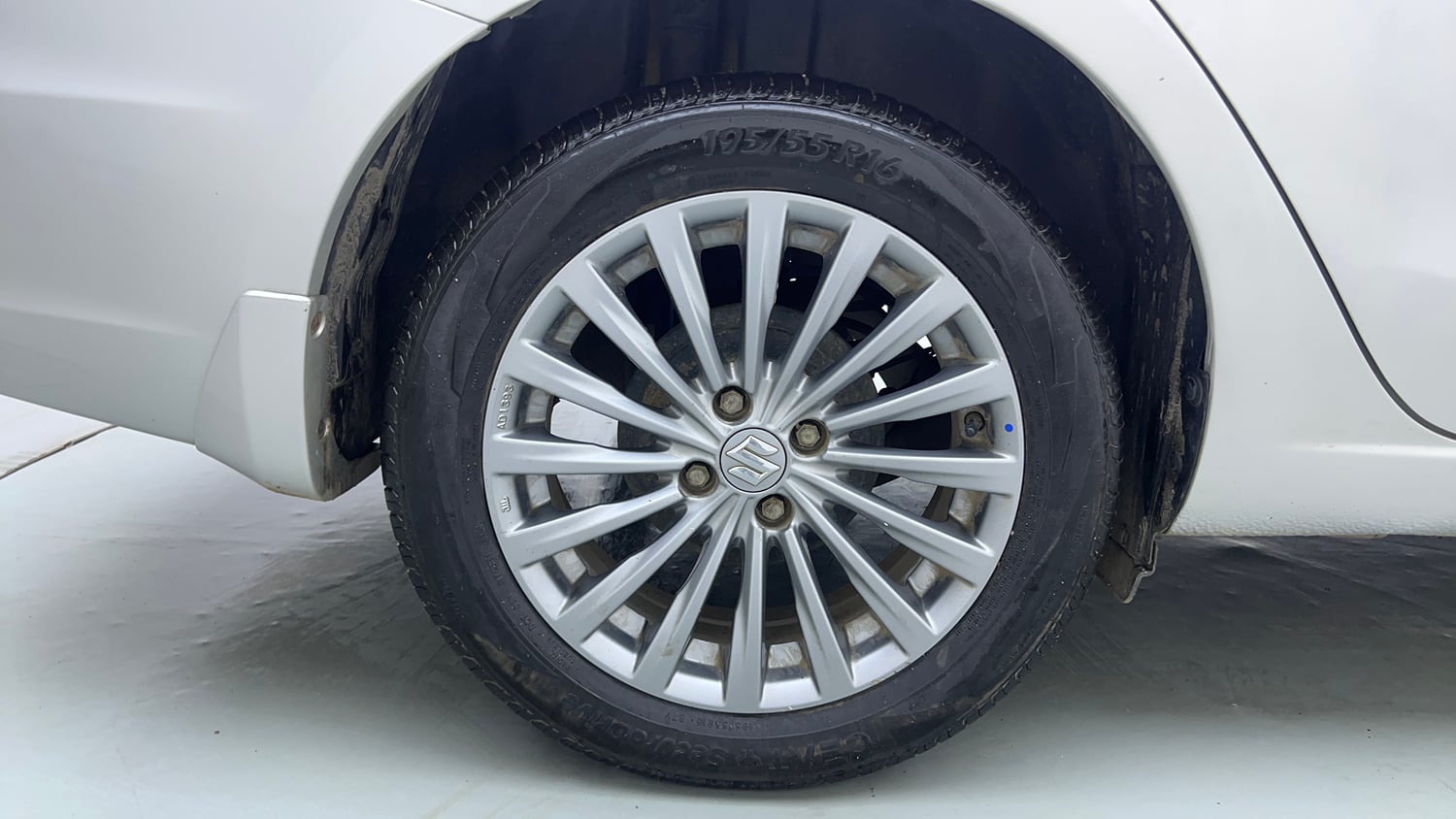 Used 2015 Maruti Suzuki Ciaz ZXi Petrol Manual tyres RIGHT REAR TYRE RIM VIEW