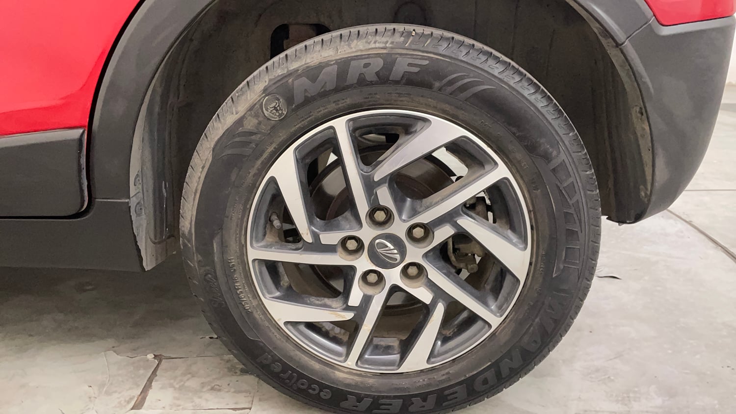 Used 2022 Mahindra XUV 300 W8 (O) 1.5 Diesel AMT Diesel Automatic tyres LEFT REAR TYRE RIM VIEW