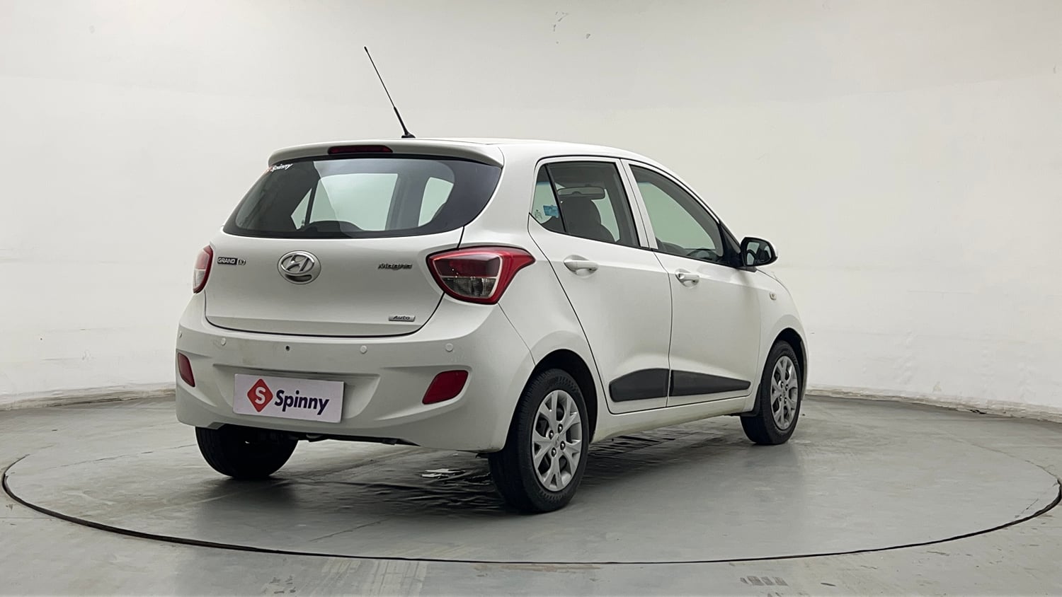 Used 2016 Hyundai Grand i10 Magna AT 1.2 Kappa VTVT Petrol Automatic exterior RIGHT REAR CORNER VIEW