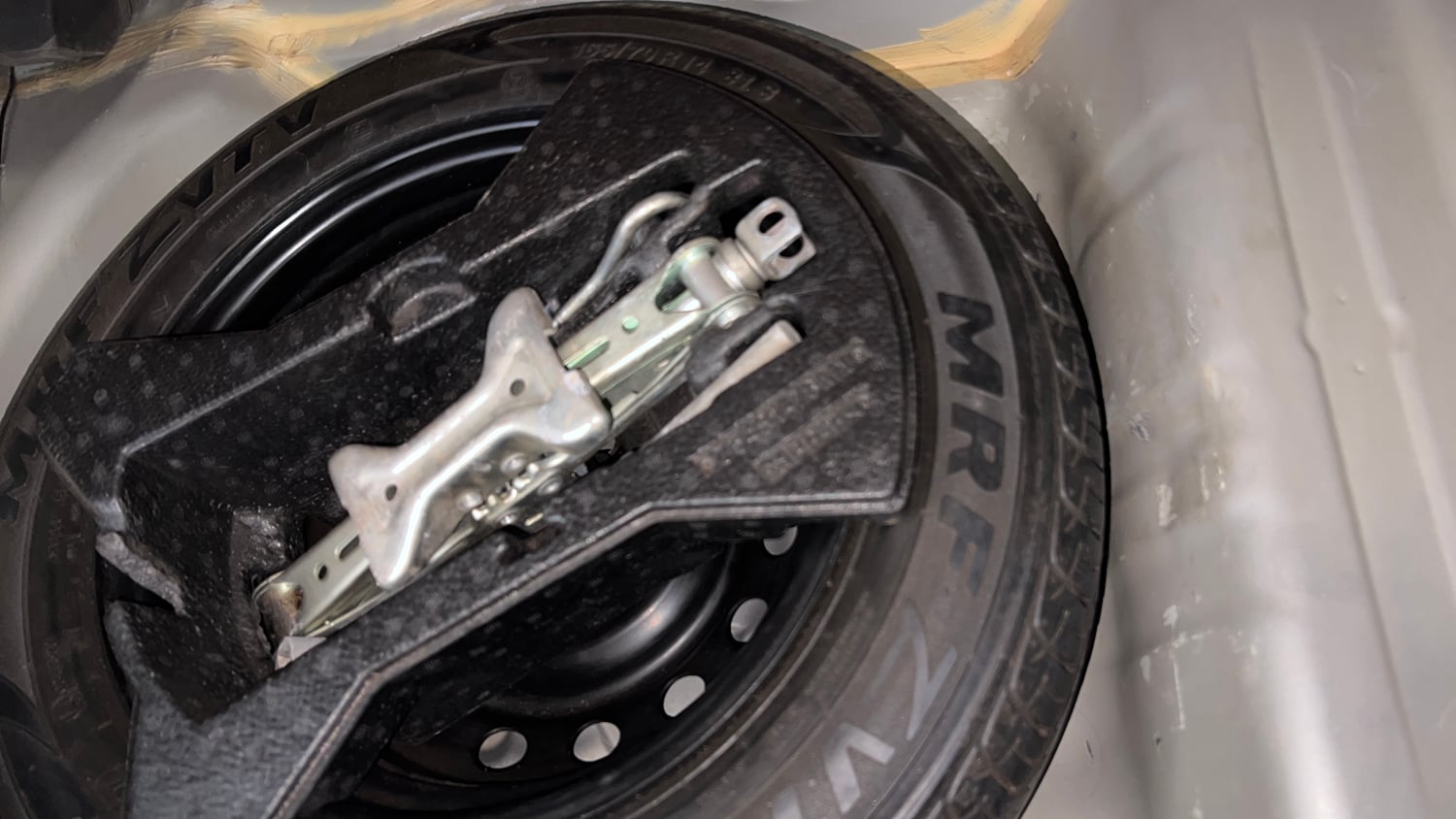 Used 2017 Maruti Suzuki Celerio ZXI (O) AMT Petrol Automatic tyres SPARE TYRE VIEW