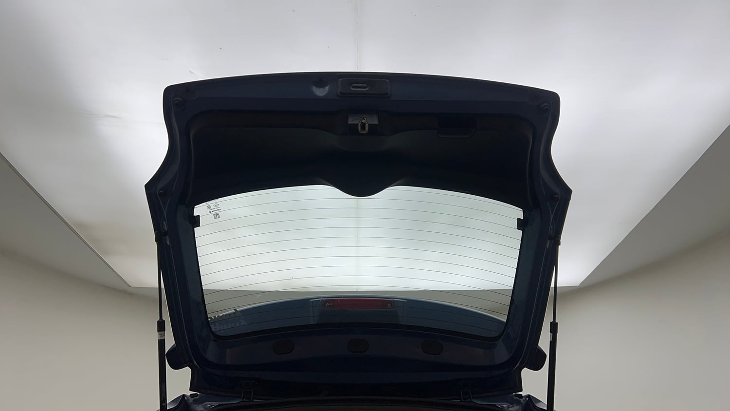 Used 2018 Maruti Suzuki Baleno Delta 1.2 Petrol Manual interior DICKY DOOR OPEN VIEW