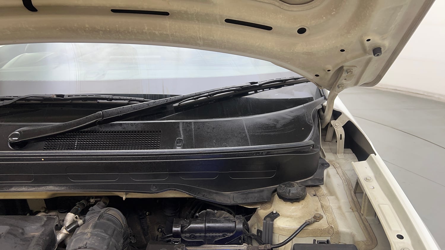 Used 2019 Hyundai Venue SX Plus 1.0 Turbo DCT Petrol Automatic engine ENGINE LEFT SIDE HINGE & APRON VIEW