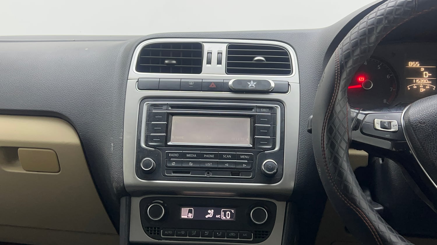 Used 2015 Volkswagen Polo Highline1.2L (P) Petrol Manual interior MUSIC SYSTEM & AC CONTROL VIEW