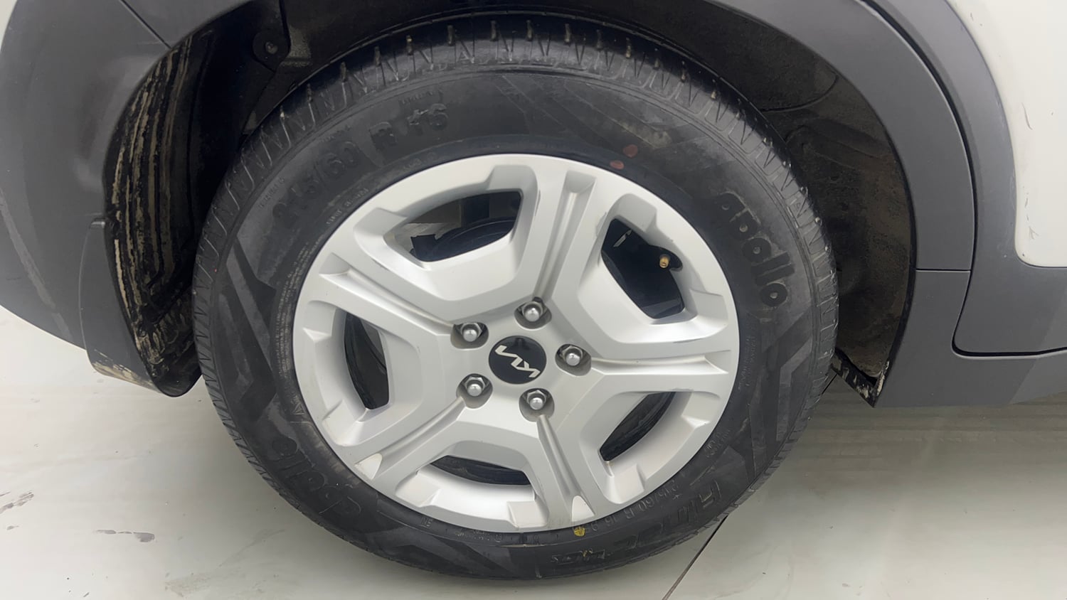 Used 2024 Kia Sonet HTK Plus 1.2 Petrol+Cng (outside fitted) Cng Manual tyres RIGHT REAR TYRE RIM VIEW