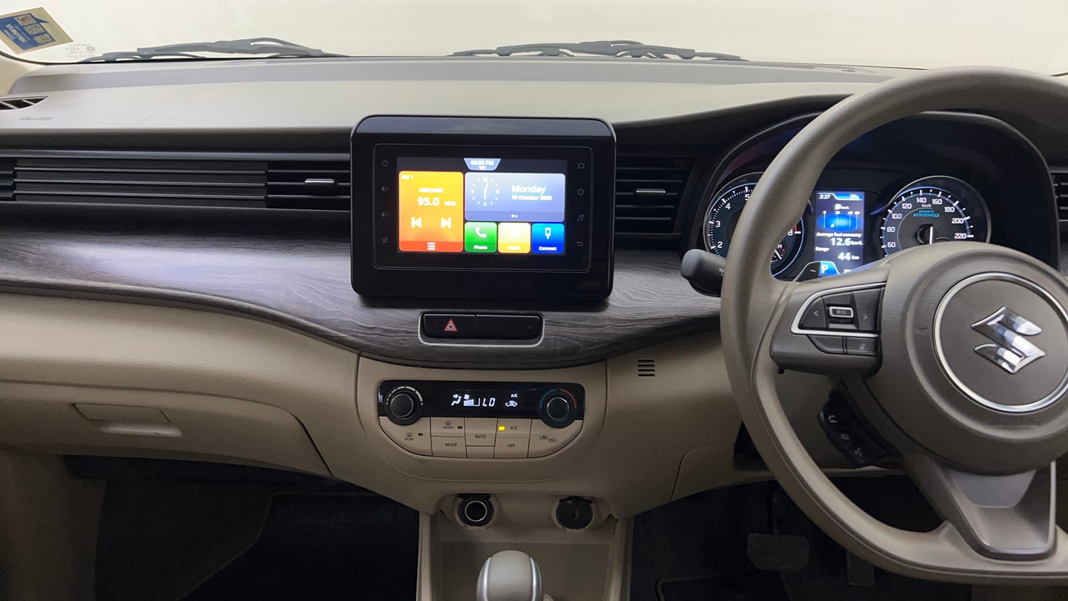 Used 2023 Maruti Suzuki Ertiga ZXi AT Petrol Automatic interior MUSIC SYSTEM & AC CONTROL VIEW