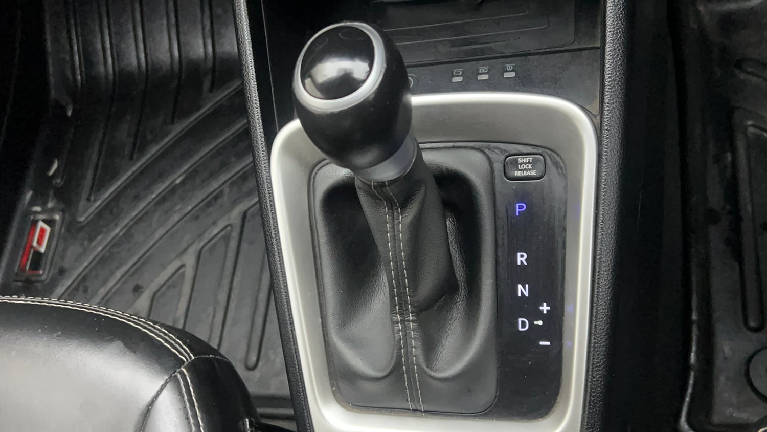 Used 2019 Hyundai Venue SX Plus 1.0 Turbo DCT Petrol Automatic interior GEAR  KNOB VIEW