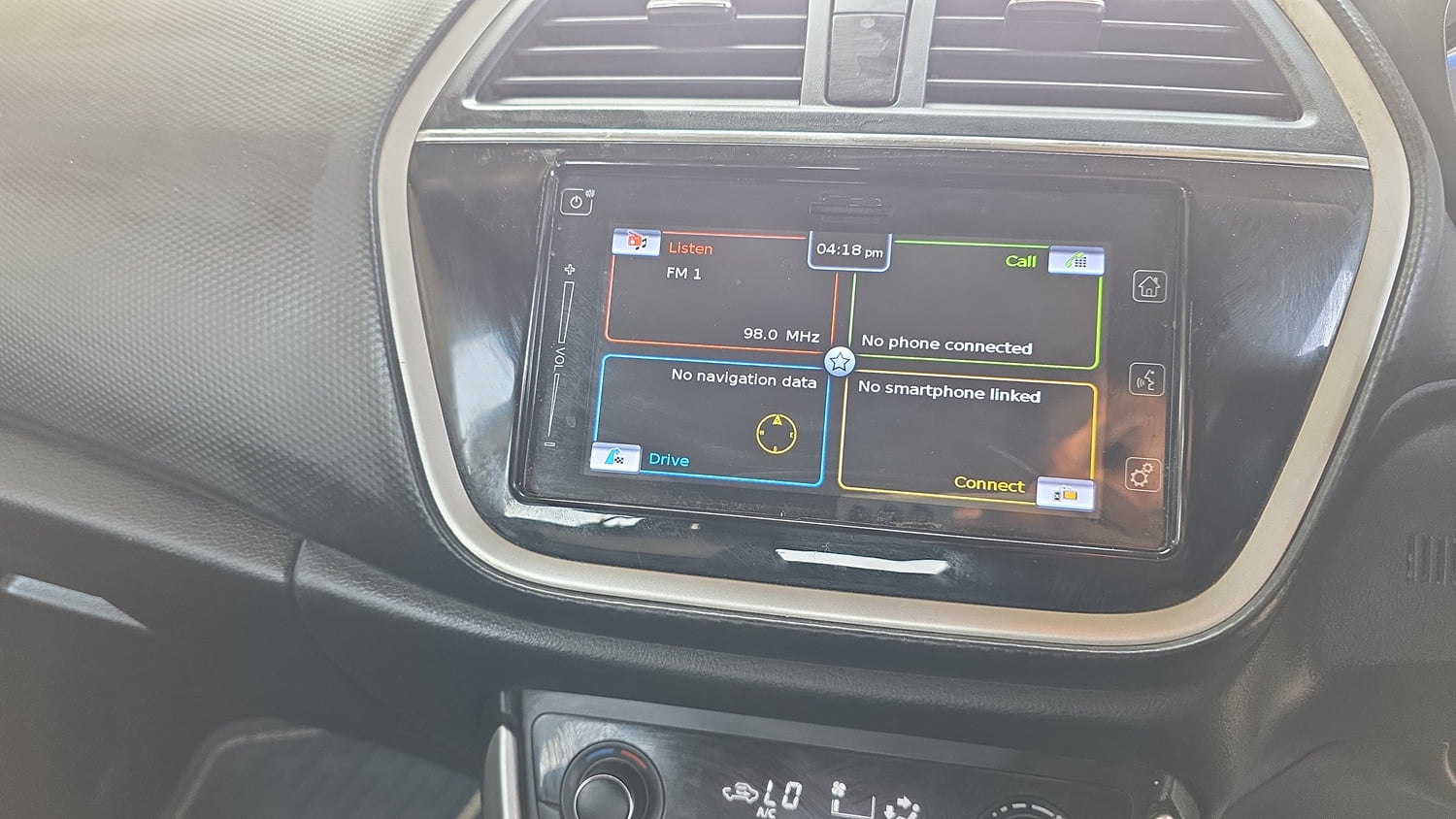 Used 2016 Maruti Suzuki S-Cross Alpha 1.6 Diesel Manual interior MUSIC SYSTEM & AC CONTROL VIEW