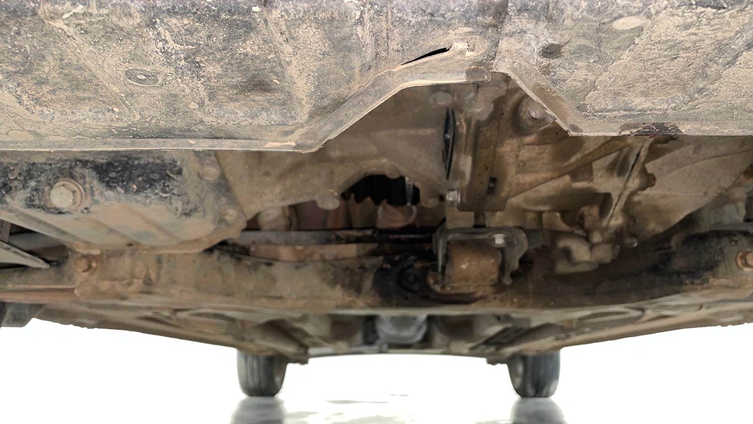 Used 2013 Hyundai Verna Fluidic 1.6 VTVT SX Petrol Manual extra FRONT LEFT UNDERBODY VIEW