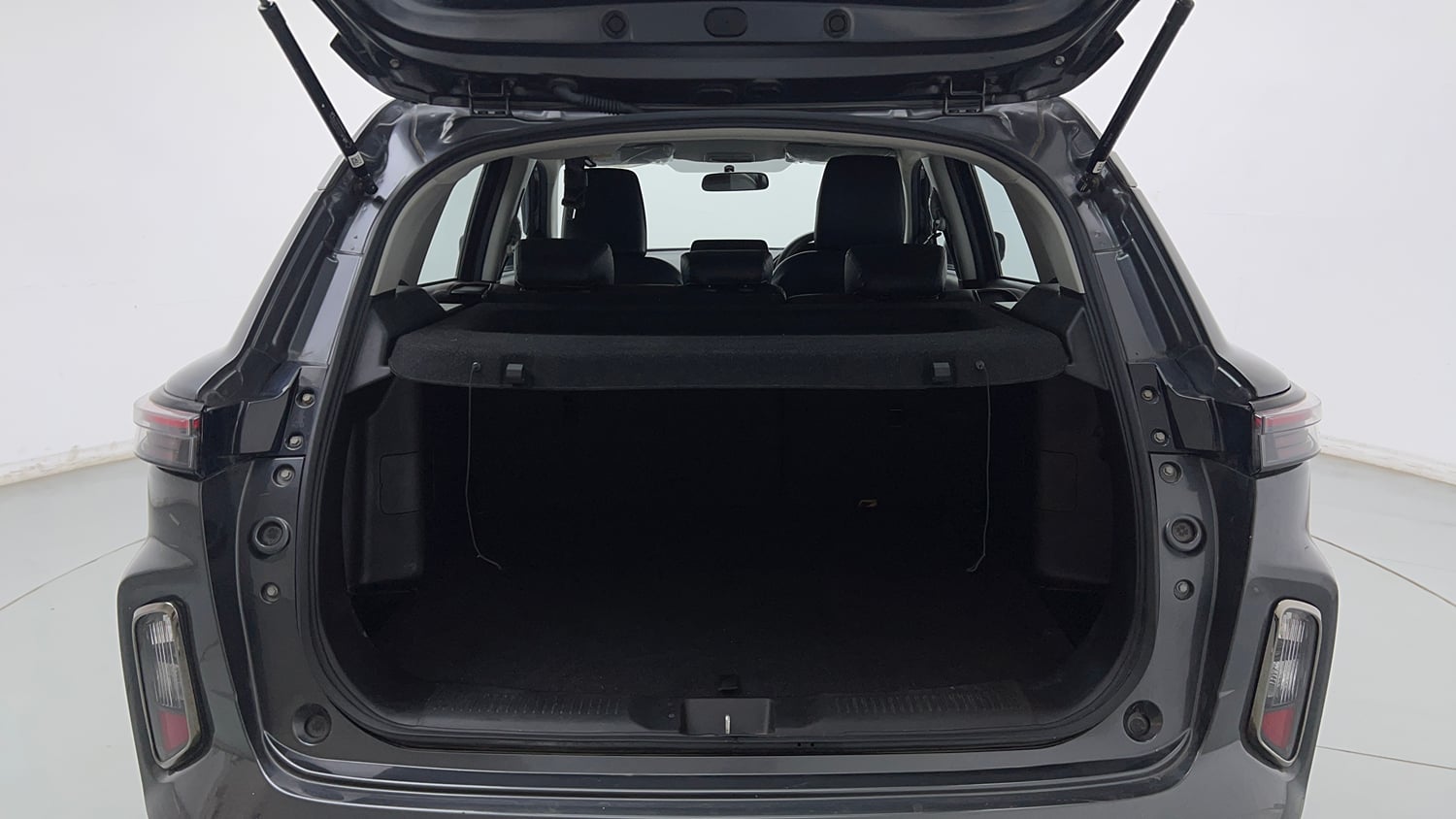 Used 2023 Maruti Suzuki Grand Vitara Delta Smart Hybrid Petrol Manual interior DICKY INSIDE VIEW