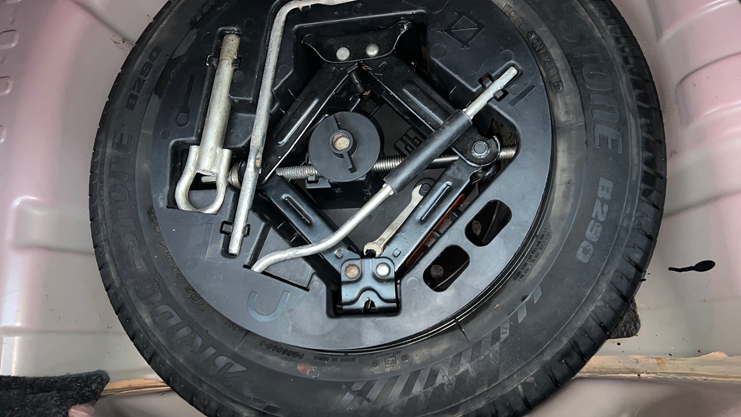 Used 2016 Mahindra KUV100 K6+ 6 STR Petrol Manual tyres SPARE TYRE VIEW