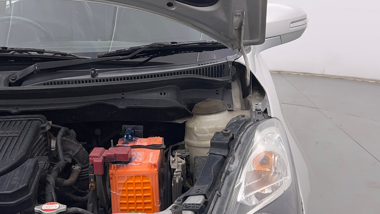 Used 2015 Maruti Suzuki Swift Dzire ZXI Petrol Manual engine ENGINE LEFT SIDE HINGE & APRON VIEW