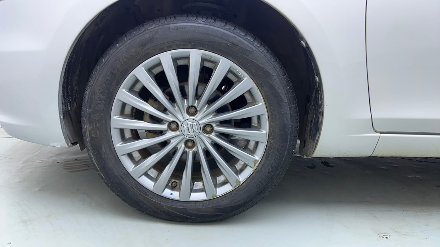 Used 2015 Maruti Suzuki Ciaz ZXi Petrol Manual tyres LEFT FRONT TYRE RIM VIEW