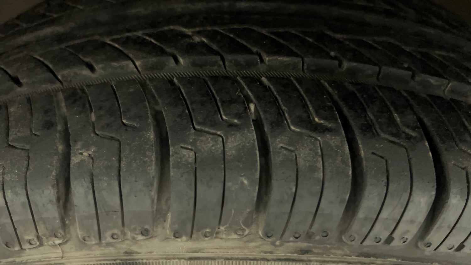Used 2014 Hyundai Elite i20 Magna 1.2 Petrol Manual tyres LEFT FRONT TYRE TREAD VIEW