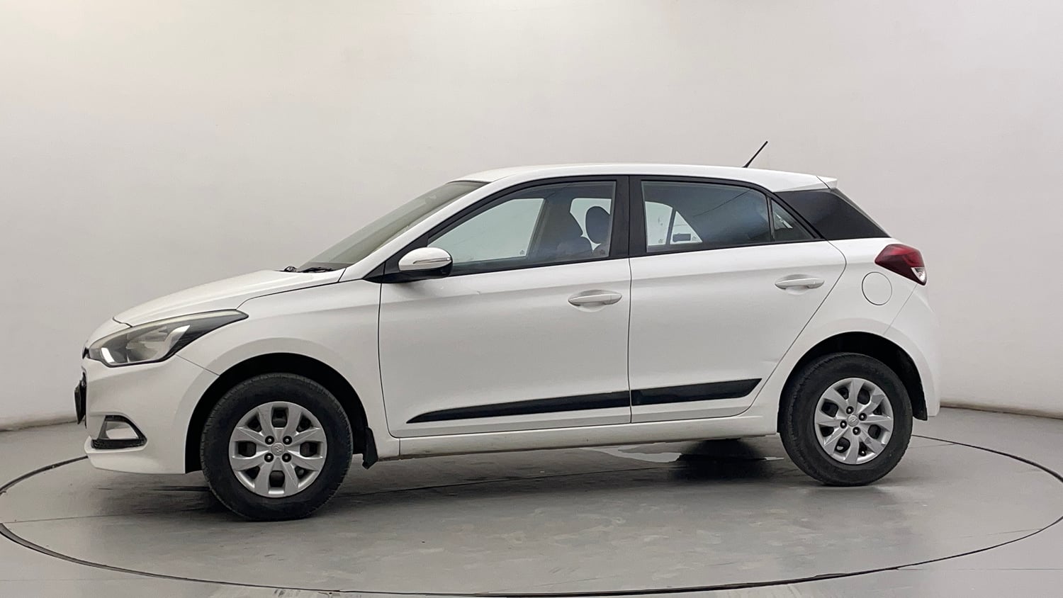 Used 2016 Hyundai Elite i20 Sportz 1.4 CRDI Diesel Manual exterior LEFT SIDE VIEW