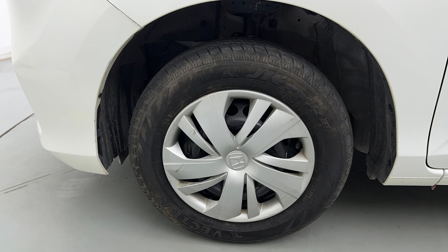 Used 2022 Honda Amaze S MT 1.2 Petrol Petrol Manual tyres LEFT FRONT TYRE RIM VIEW