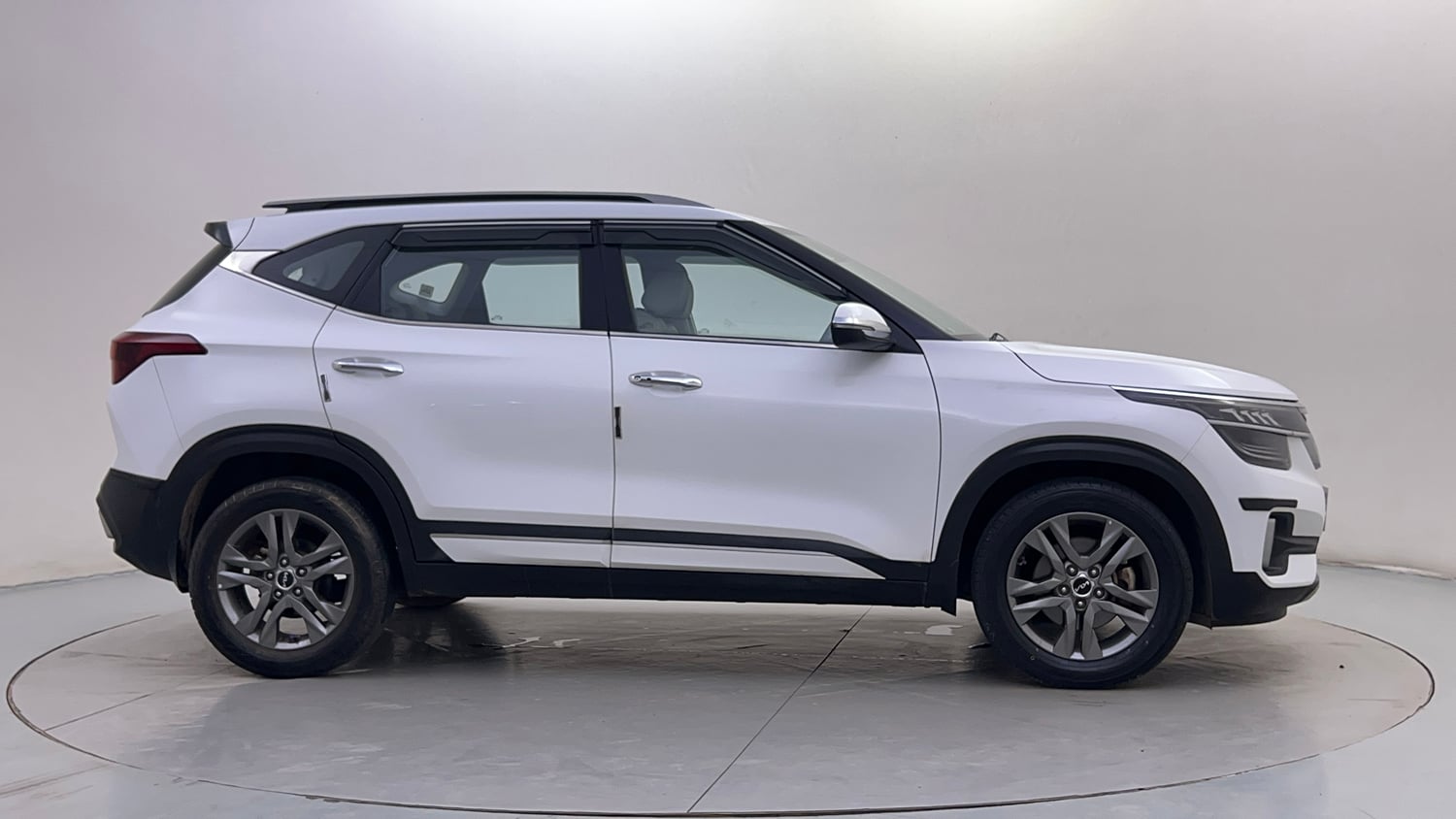 Used 2022 Kia Seltos HTX 1.5 Petrol Manual exterior RIGHT SIDE VIEW