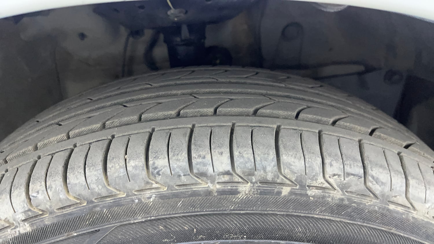 Used 2015 Honda City SV CVT Petrol Automatic tyres RIGHT FRONT TYRE TREAD VIEW