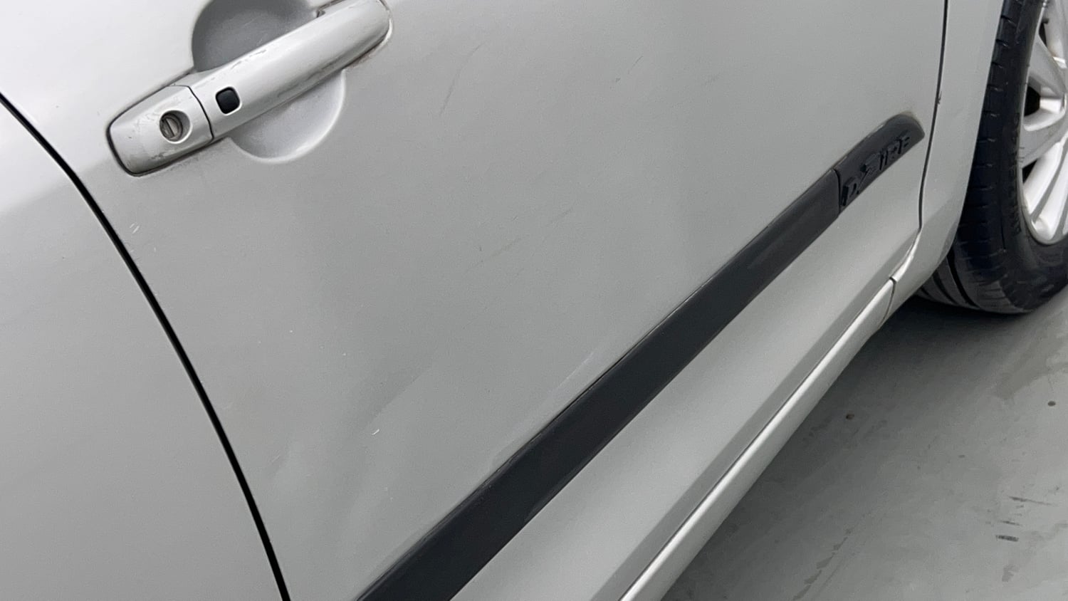 Used 2015 Maruti Suzuki Swift Dzire ZXI Petrol Manual dents MINOR DENT