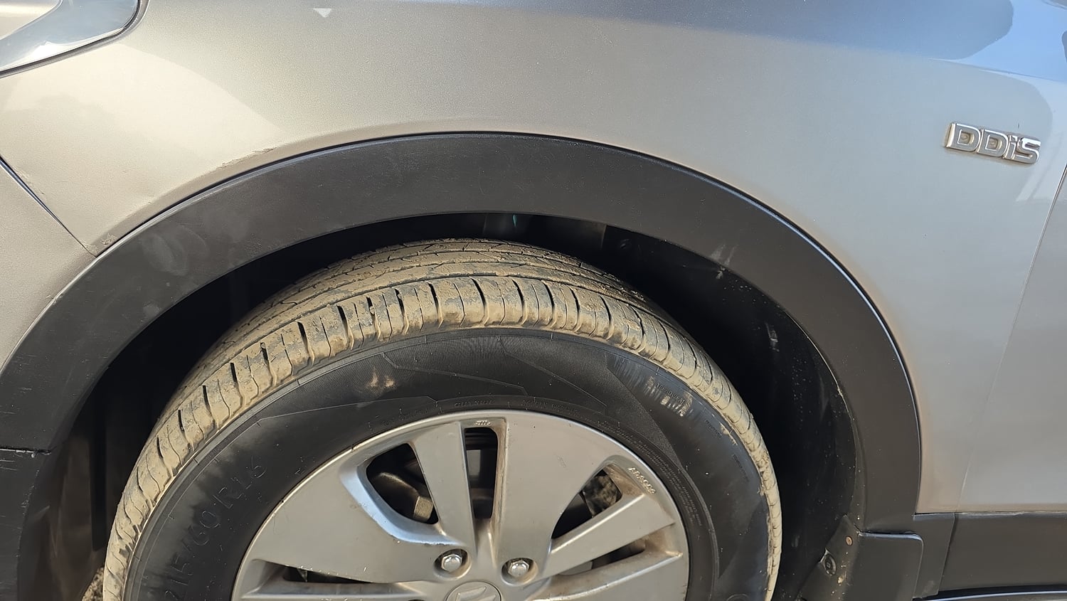 Used 2016 Maruti Suzuki S-Cross Alpha 1.6 Diesel Manual tyres LEFT FRONT TYRE TREAD VIEW