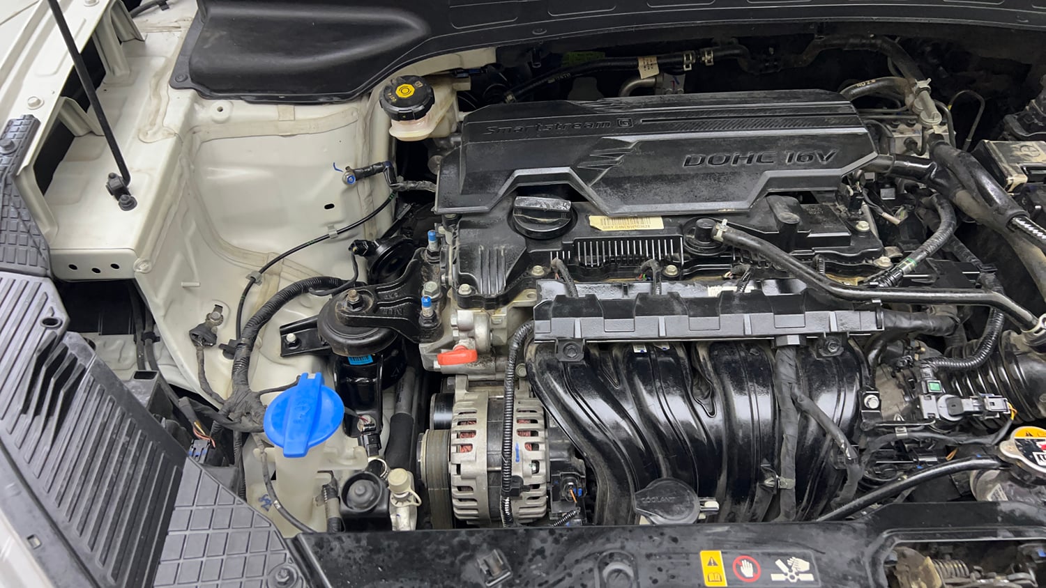 Used 2022 Hyundai Alcazar Signature (O) 6 STR 2.0 Petrol AT Dual Tone Petrol Automatic engine ENGINE RIGHT SIDE VIEW