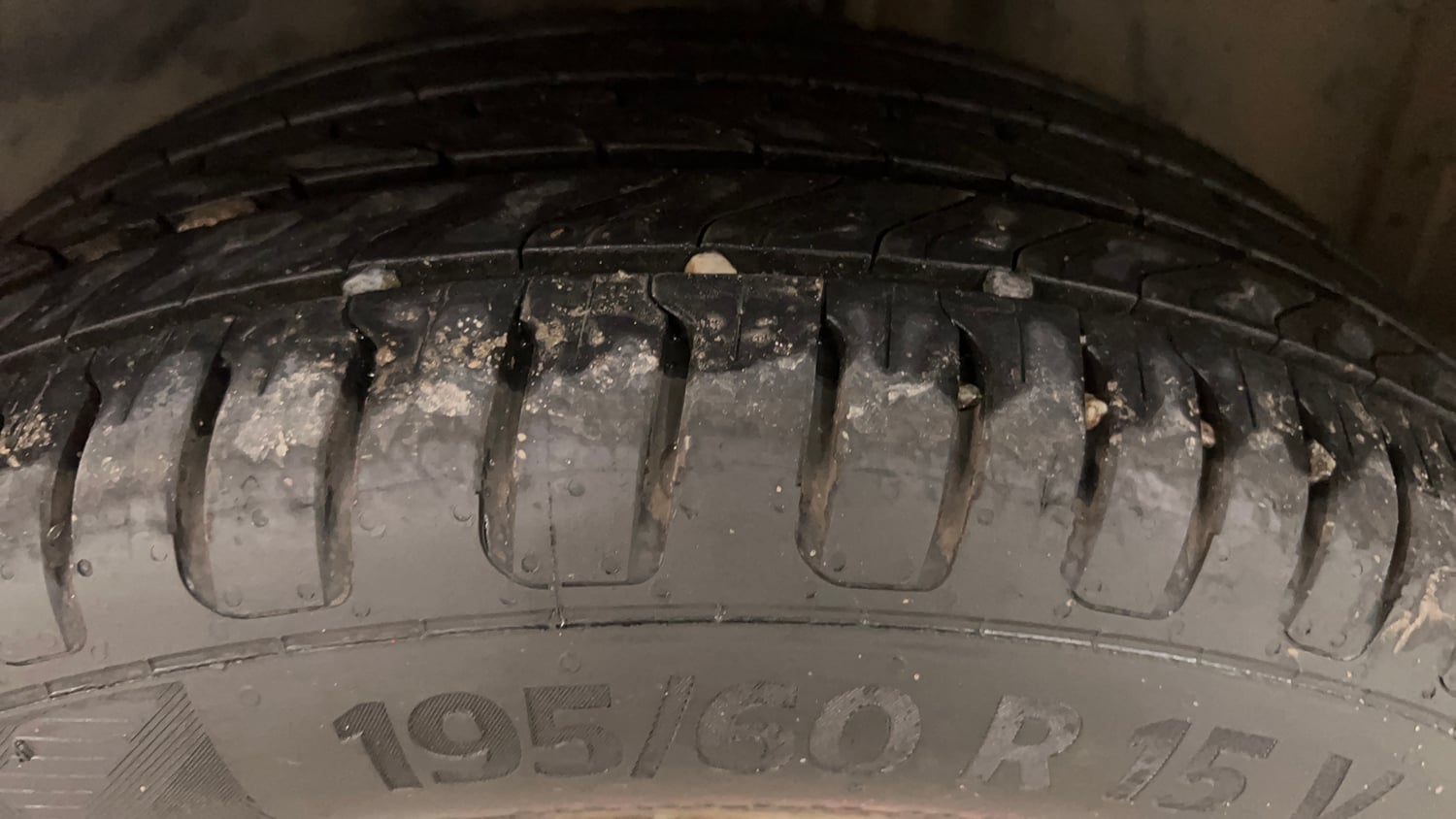 Used 2016 Volkswagen Polo Highline1.2L (P) Petrol Manual tyres LEFT REAR TYRE TREAD VIEW
