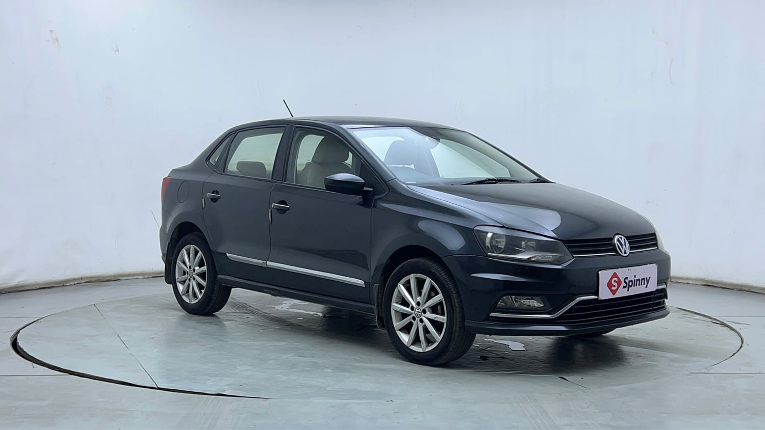 Used 2018 Volkswagen Ameo Highline1.2L Plus (P) 16 Alloy Petrol Manual exterior RIGHT FRONT CORNER VIEW