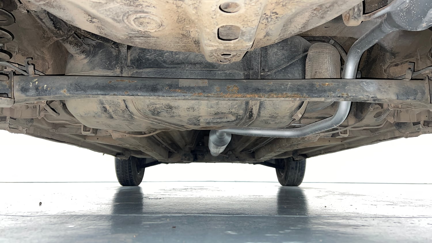 Used 2016 Maruti Suzuki Swift VXi Petrol Manual extra REAR UNDERBODY VIEW (TAKEN FROM REAR)