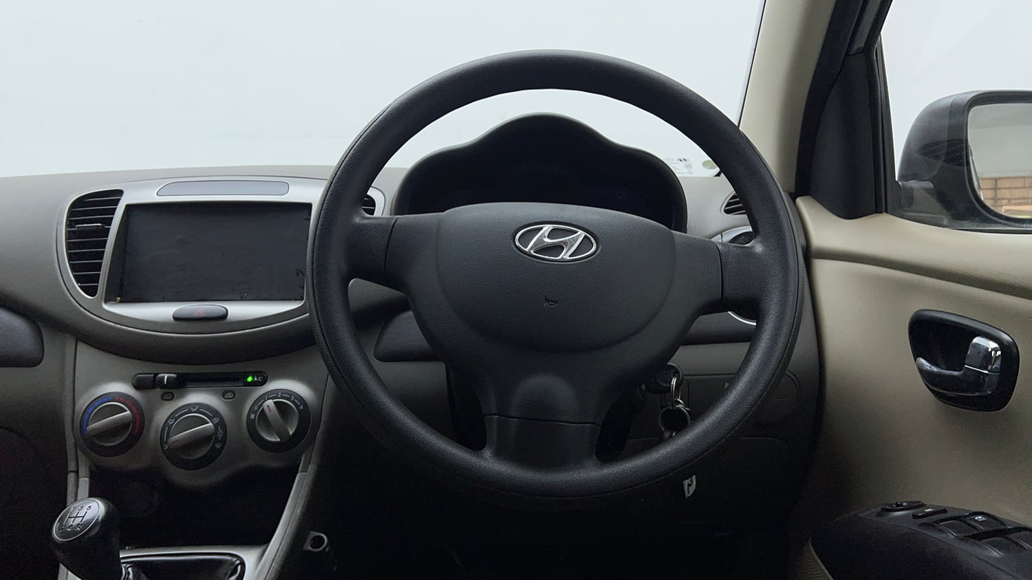 Used 2013 Hyundai i10 Magna 1.2 Kappa2 Petrol Manual interior STEERING VIEW