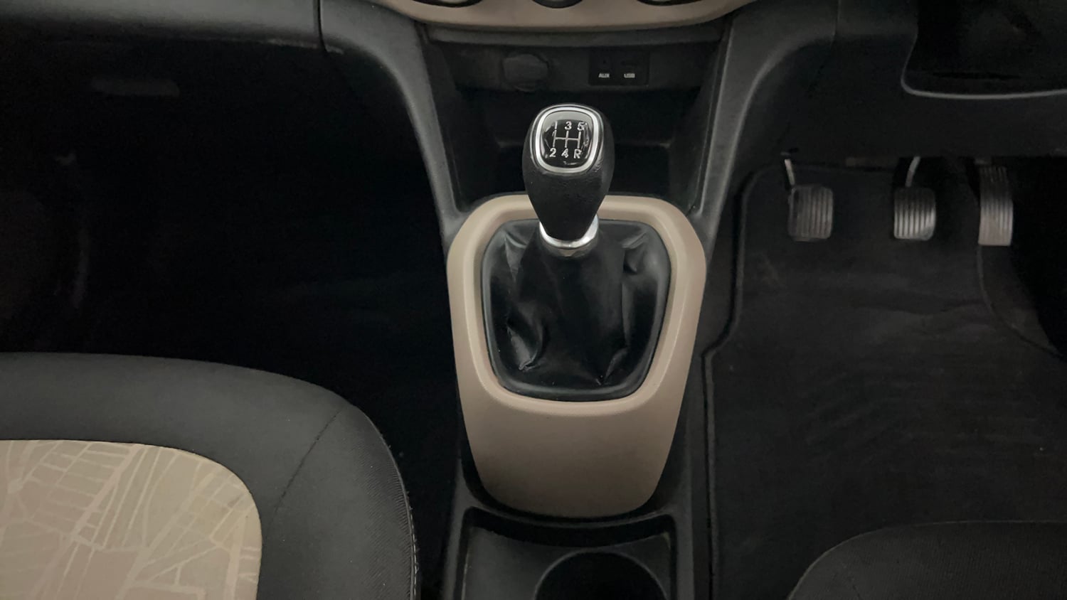 Used 2015 Hyundai Grand i10 Sportz 1.2 Kappa VTVT Petrol Manual interior GEAR  KNOB VIEW