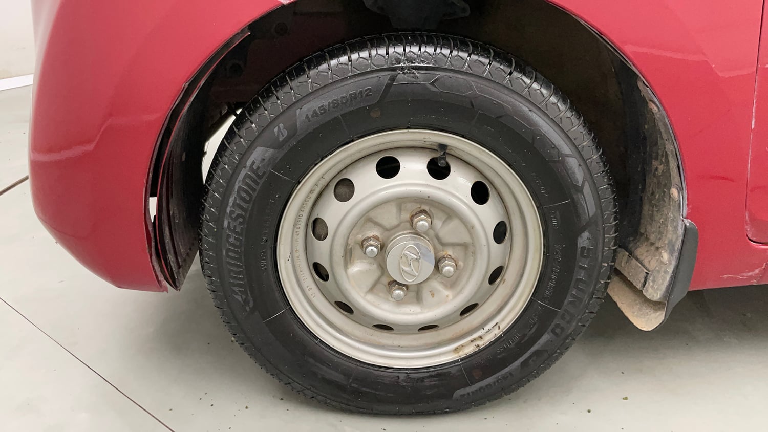 Used 2017 Hyundai Eon Era + Petrol Manual tyres LEFT FRONT TYRE RIM VIEW