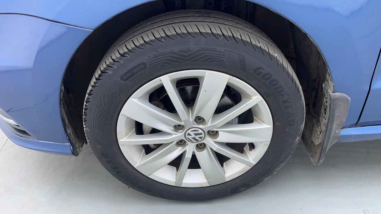 Used 2016 Volkswagen Ameo Highline1.2L (P) Petrol Manual tyres LEFT FRONT TYRE RIM VIEW
