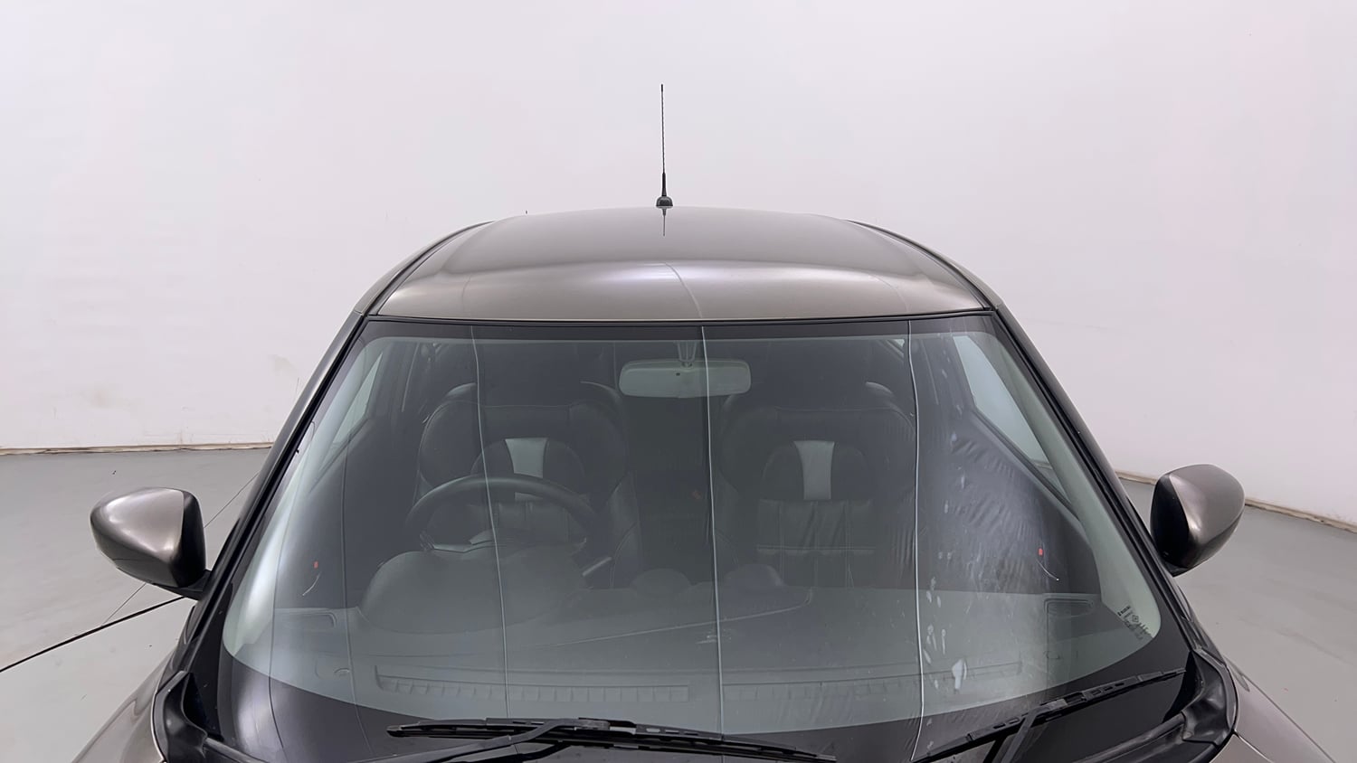 Used 2020 Maruti Suzuki Swift VXi Petrol Manual exterior FRONT WINDSHIELD VIEW