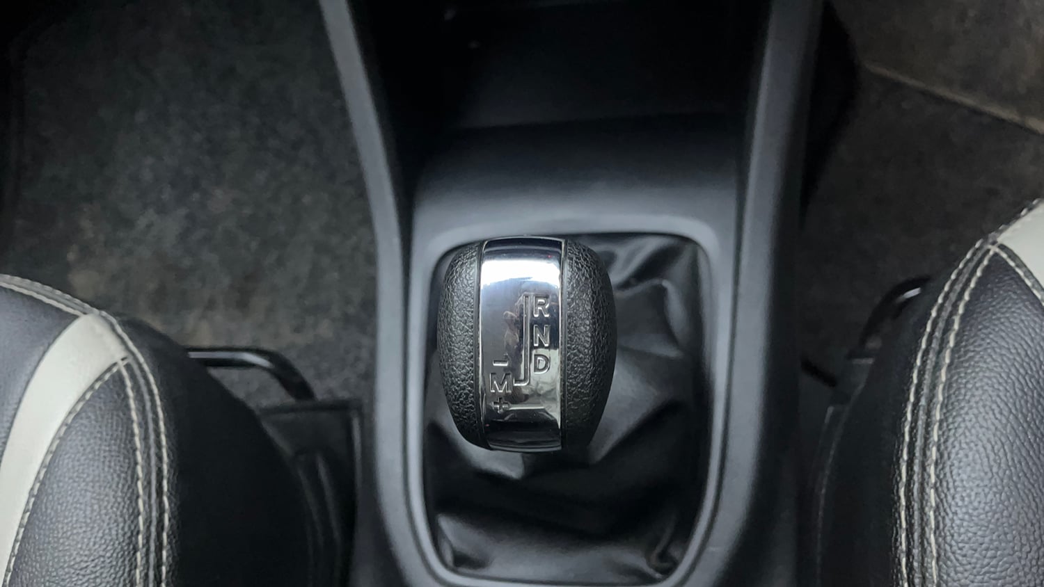 Used 2023 Renault Triber RXT EASY-R AMT Petrol Automatic interior GEAR  KNOB VIEW