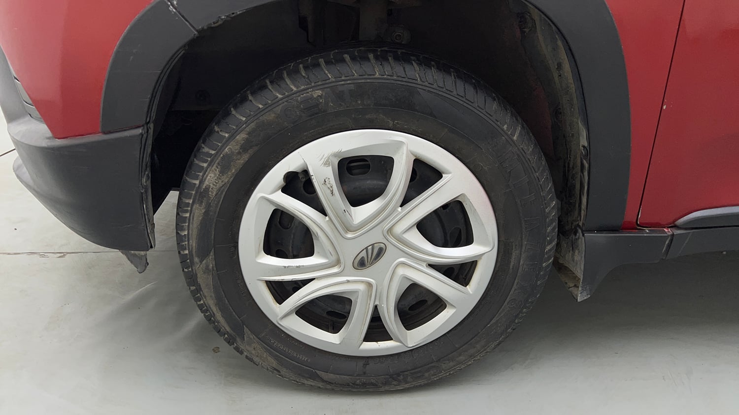 Used 2016 Mahindra KUV100 K6+ 6 STR Petrol Manual tyres LEFT FRONT TYRE RIM VIEW