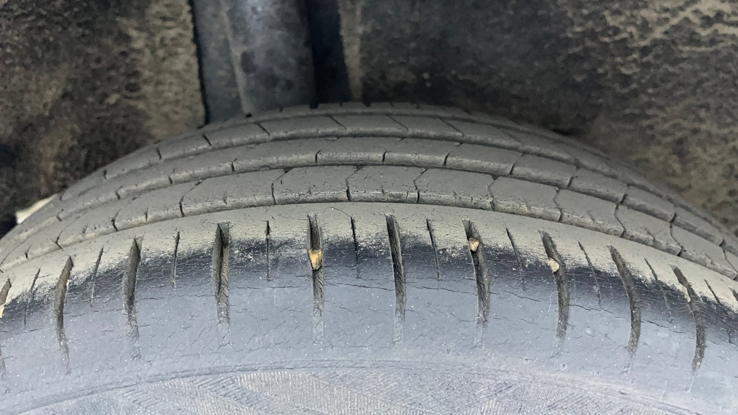 Used 2018 Maruti Suzuki Baleno Alpha 1.2 AT Petrol Automatic tyres RIGHT REAR TYRE TREAD VIEW