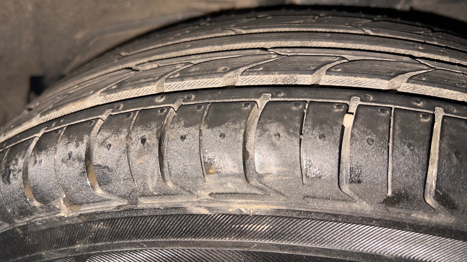Used 2013 Hyundai i10 Magna 1.2 Kappa2 Petrol Manual tyres LEFT REAR TYRE TREAD VIEW