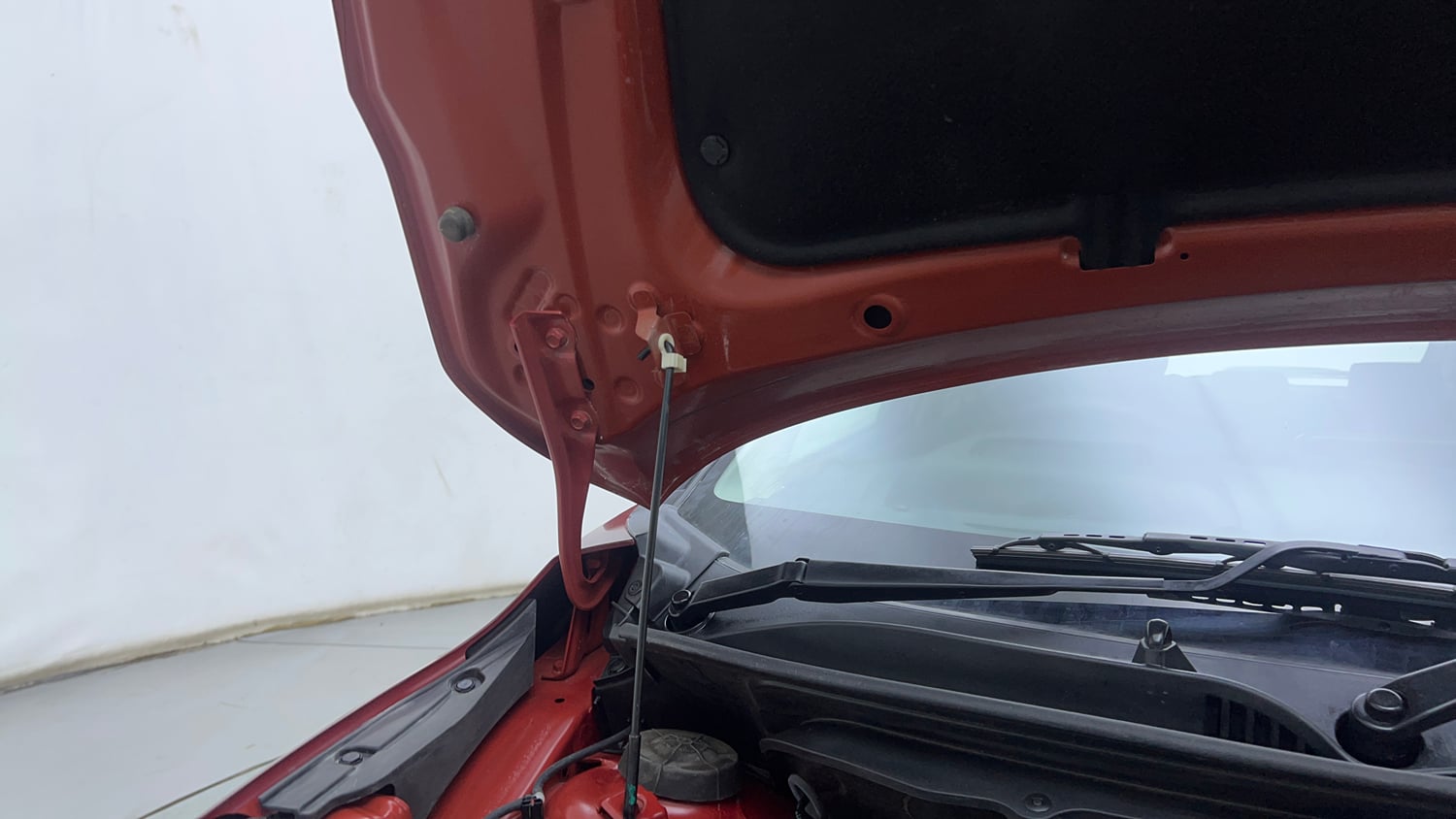 Used 2024 Maruti Suzuki Baleno Alpha AGS Petrol Automatic engine ENGINE RIGHT SIDE HINGE & APRON VIEW