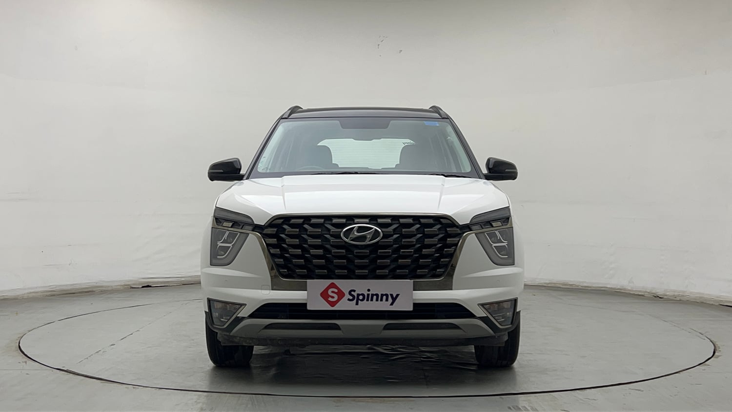 Used 2022 Hyundai Alcazar Signature (O) 6 STR 2.0 Petrol AT Dual Tone Petrol Automatic exterior FRONT VIEW