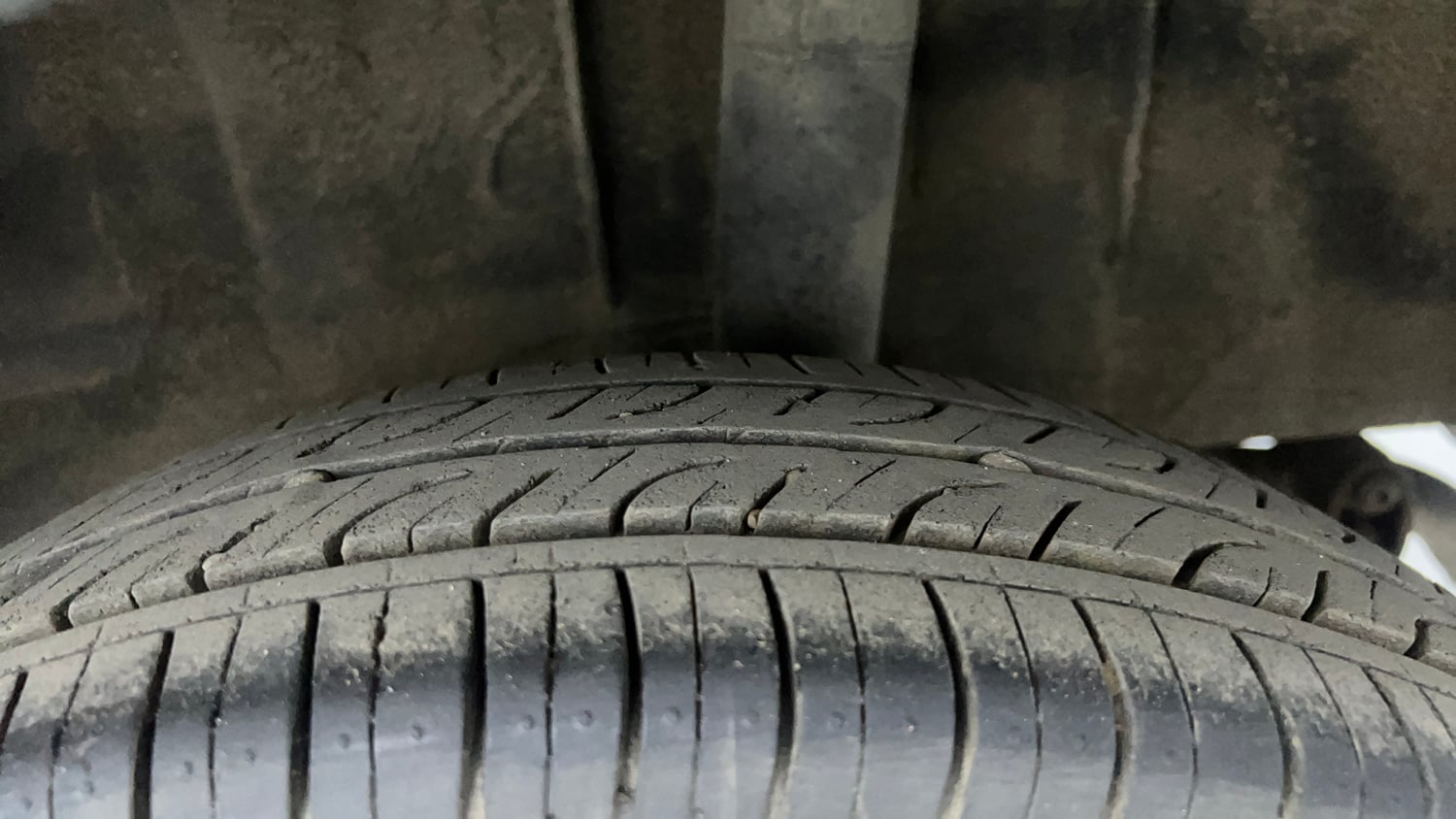 Used 2017 Renault Kwid 1.0 RXT AMT Petrol Automatic tyres LEFT REAR TYRE TREAD VIEW