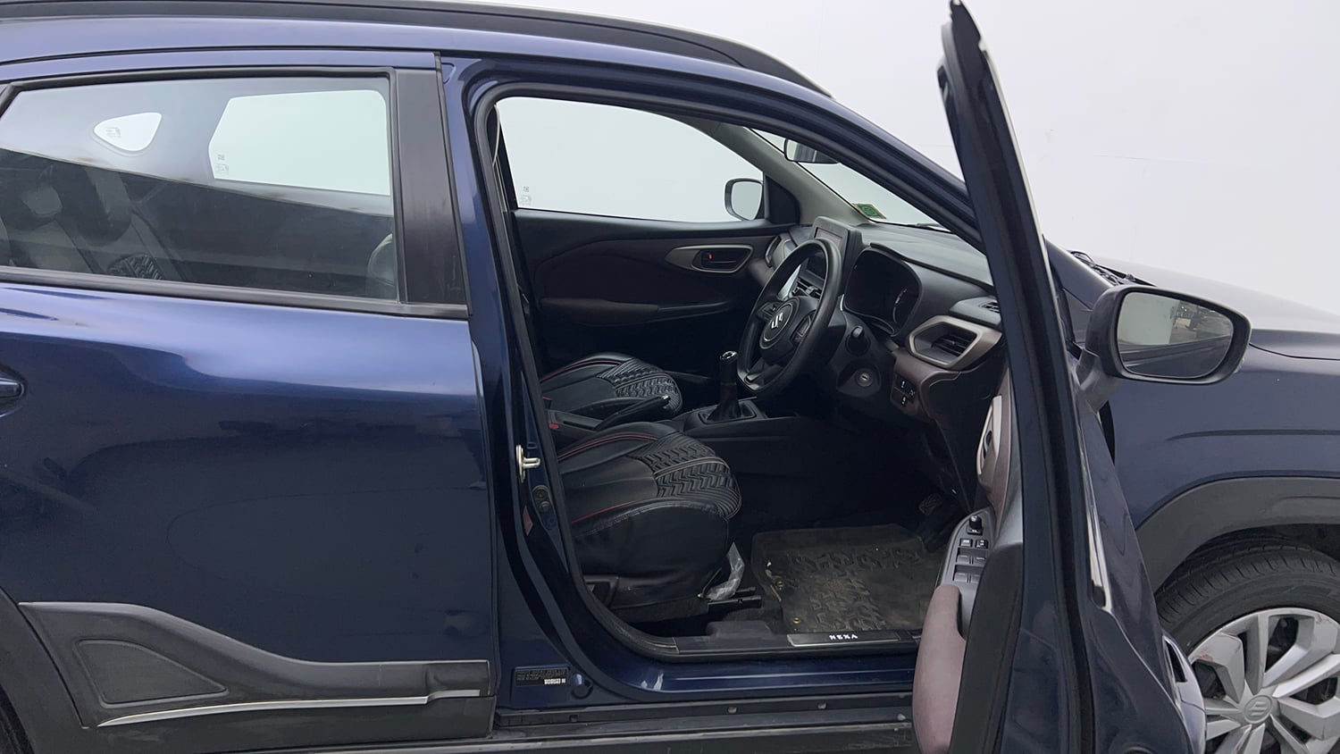 Used 2023 Maruti Suzuki Fronx Delta 1.2L MT Petrol Manual interior RIGHT SIDE FRONT DOOR CABIN VIEW