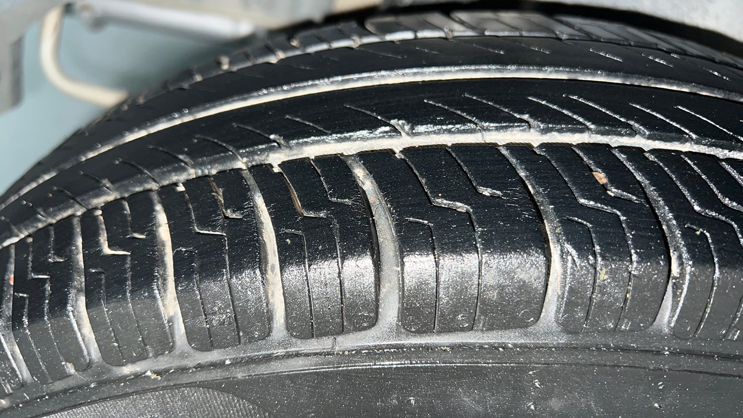Used 2015 Maruti Suzuki Swift Dzire VXI Petrol Manual tyres RIGHT REAR TYRE TREAD VIEW