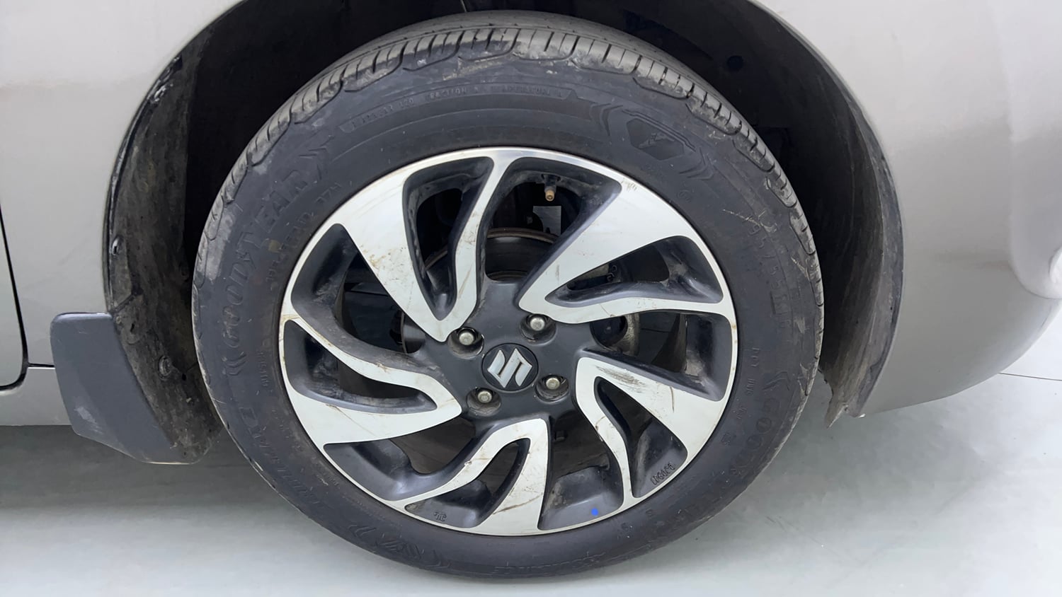 Used 2020 Maruti Suzuki Baleno Zeta Automatic Petrol Automatic tyres RIGHT FRONT TYRE RIM VIEW