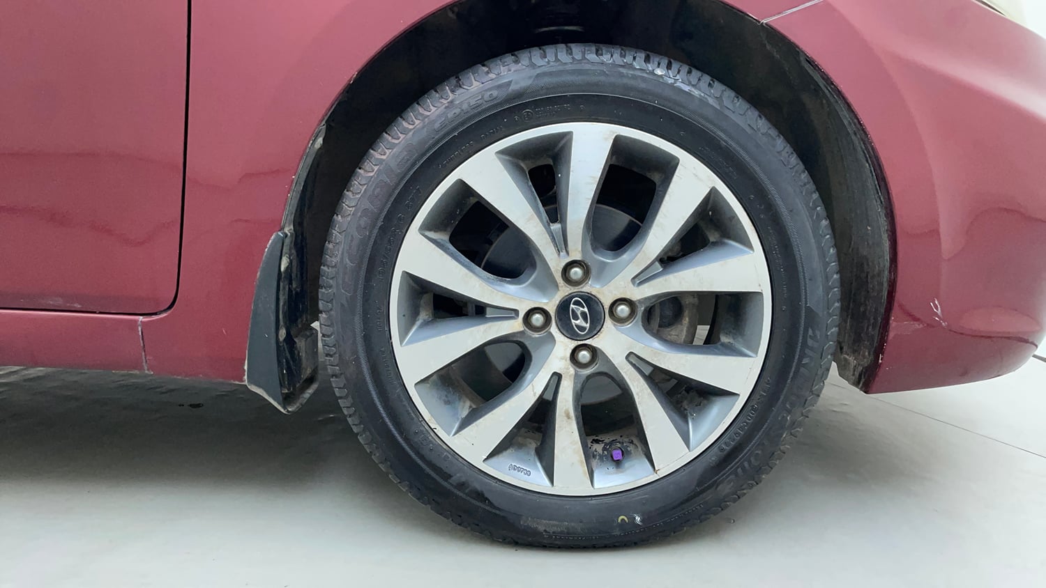 Used 2013 Hyundai Verna Fluidic 1.6 VTVT SX Petrol Manual tyres RIGHT FRONT TYRE RIM VIEW
